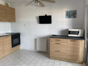 Studio cabine avec loggia vitrée proche plage et commerces à Sète - FR-1-338-406